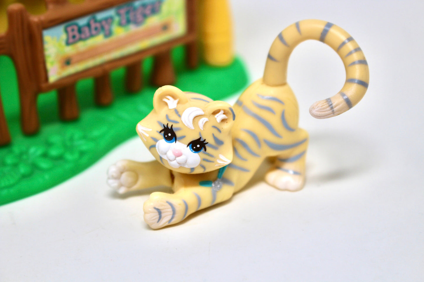 Littlest Pet Shop Playset, Zoo Baby Tiger and Cockatoo, Vintage 90s Kenner Keep Me Safe Zoo Collection, LPS Tiger Baby Jungle Toys