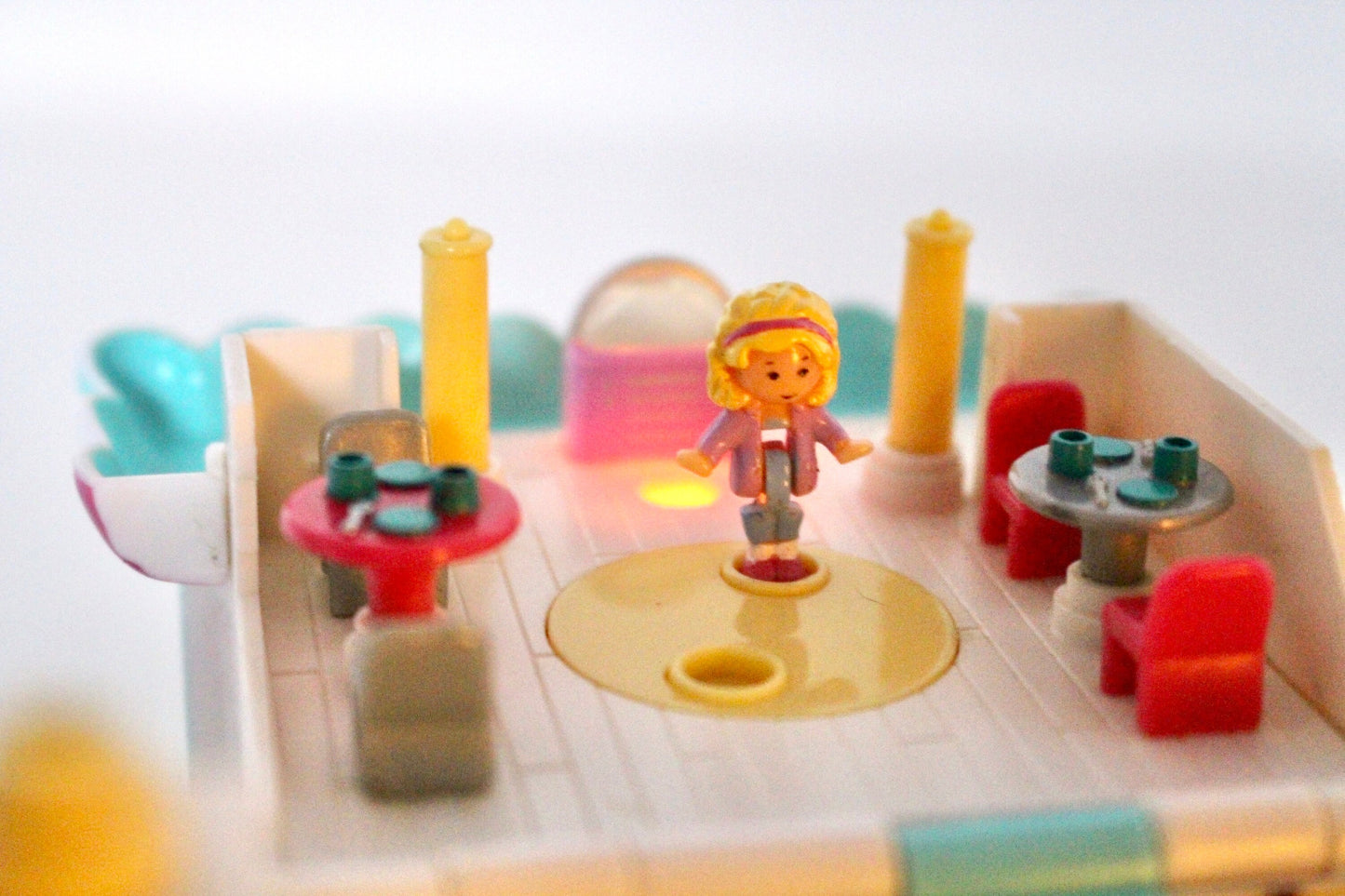 Pollyville Pizzeria Polly Pocket Compact Set, Complete, Vintage Miniature Polly Figure Toys, 90s Bluebird Polly Pocket Restaurant Toy