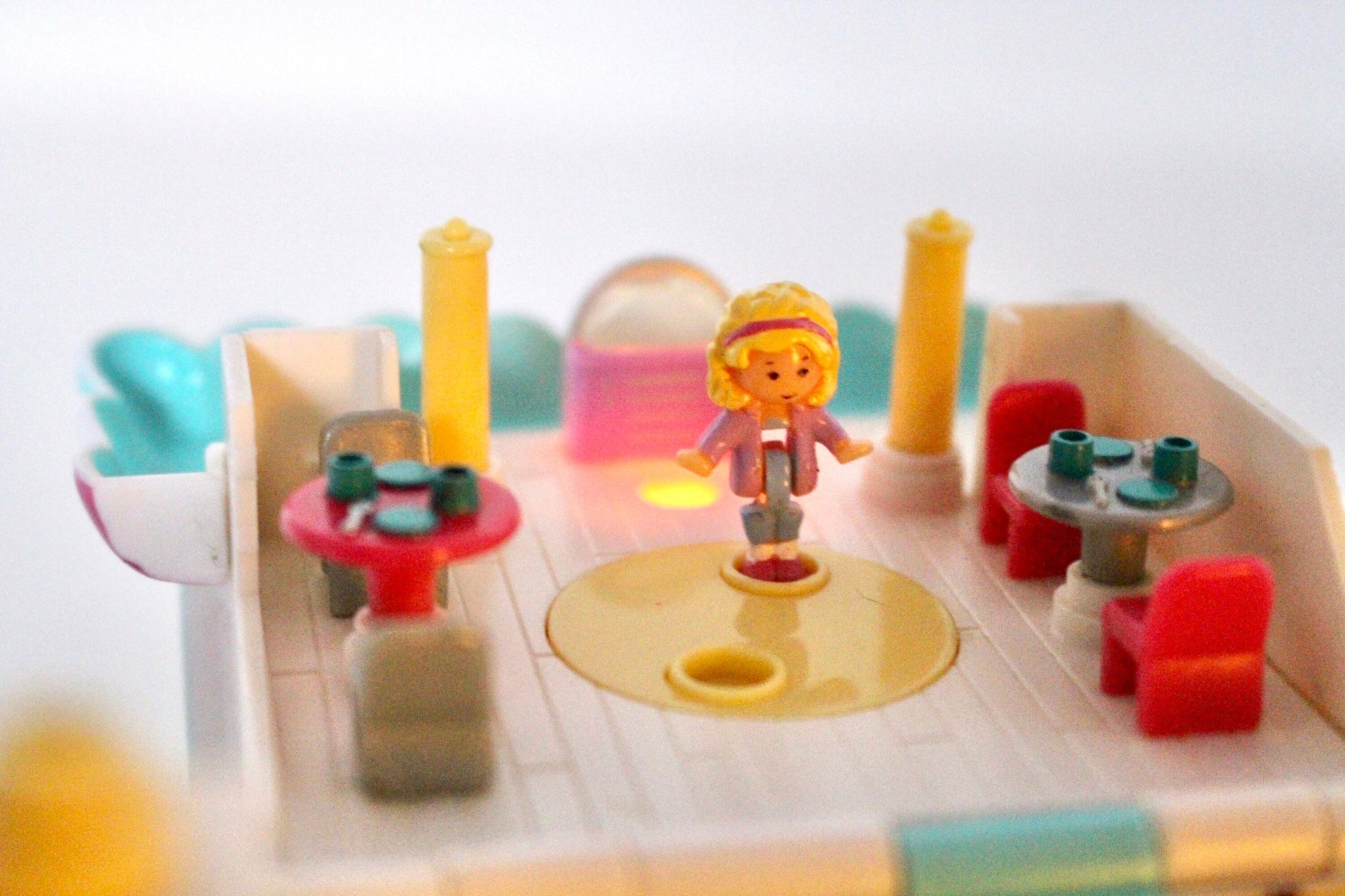 Pollyville Pizzeria Polly Pocket Compact Set, Complete, Vintage Miniature Polly Figure Toys, 90s Bluebird Polly Pocket Restaurant Toy