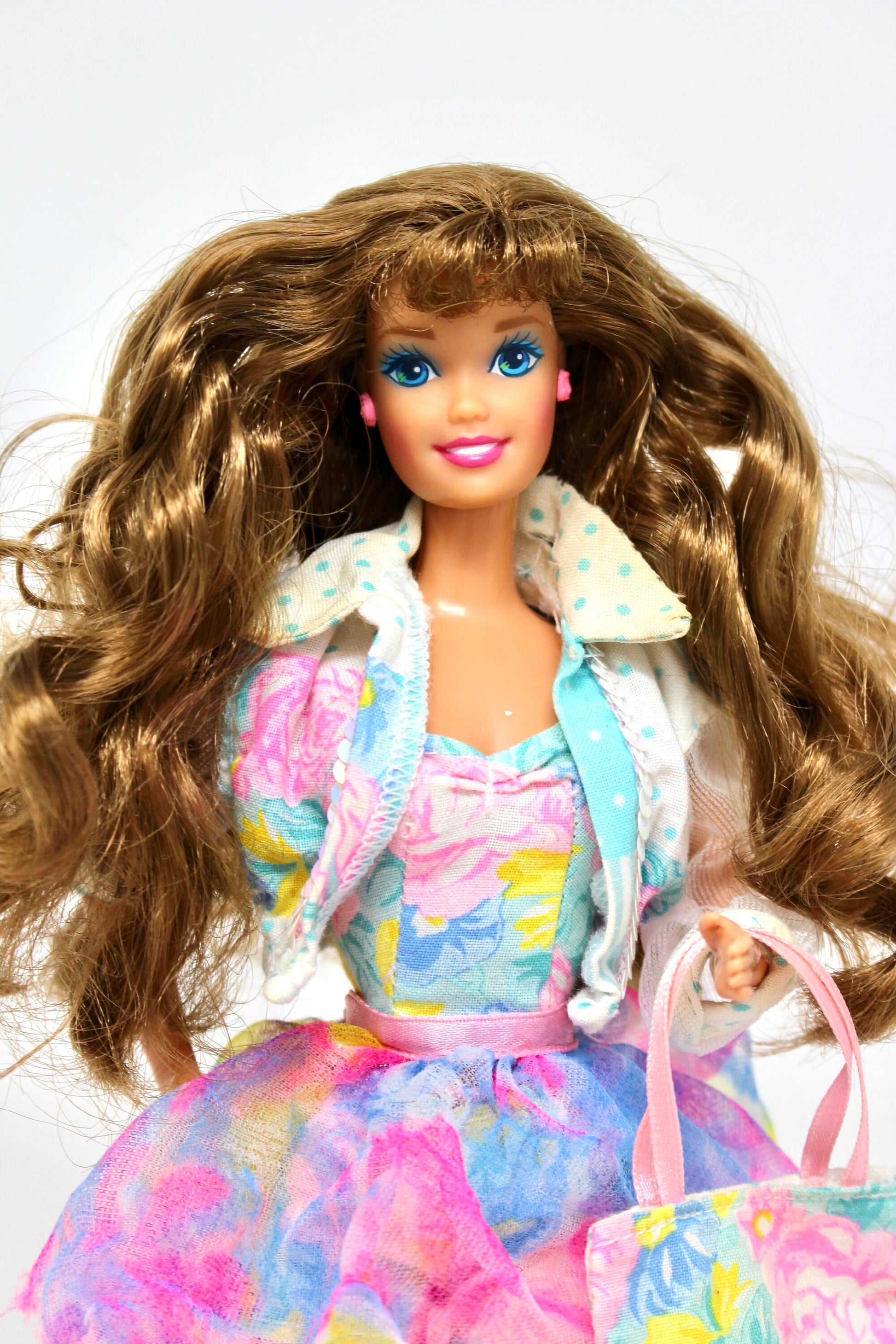 Teen Talk Barbie with Pink and White Floral Outfit, 90s Vintage Brunette Wavy Hair Teen Talk Doll, 90s Talking Barbie, 90s Barbie Clothes