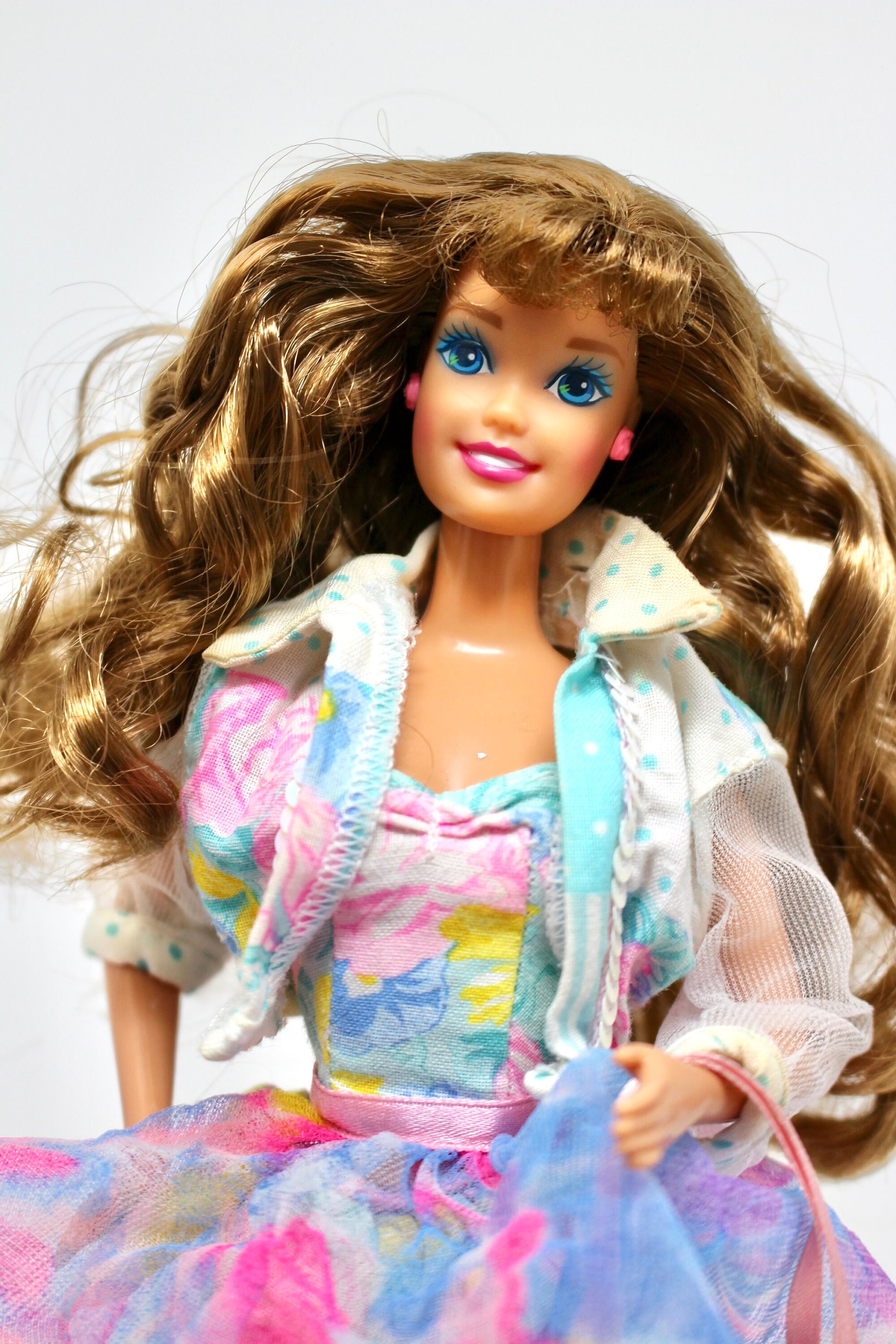 Teen Talk Barbie with Pink and White Floral Outfit, 90s Vintage Brunette Wavy Hair Teen Talk Doll, 90s Talking Barbie, 90s Barbie Clothes