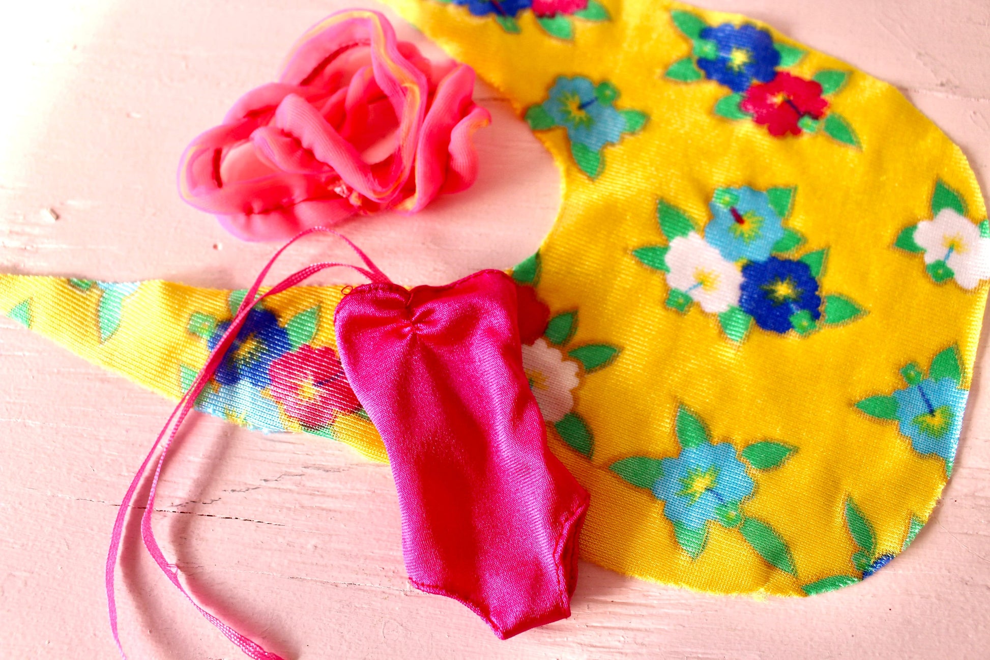 80s Island Fun Kira Doll Beach Fashion and Accessories Set, Vintage Barbie Pink Swimsuit Yellow Floral Sash, Beachy Barbie Hawaiian Outfit