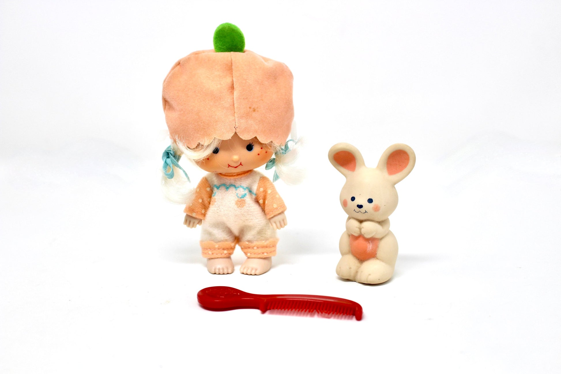 Apricot Strawberry Shortcake Doll with Hopsalot Bunny Pet and Comb, Vintage 80s SSC Scented Toys